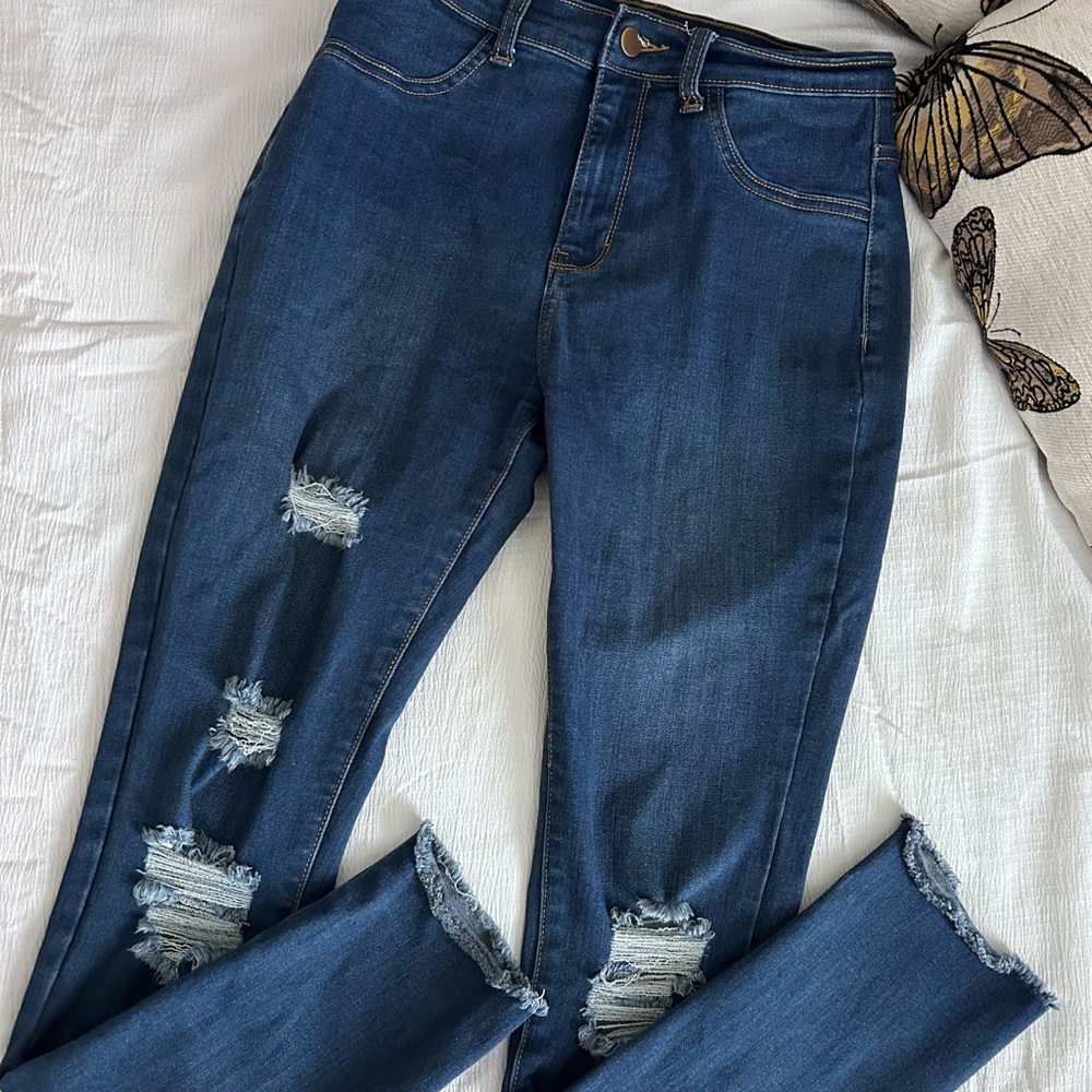 Size 7 FN skinny jeans